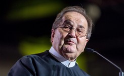 'Sprawdzamy, czy wszystko zrobiono zgodnie z prawem'. Sprawa aut od bezdomnego dla o. Rydzyka dotarła do Warszawy