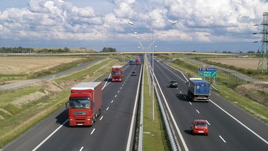 Siedmiokilometrowa plama oleju na A4 pod Złotoryją