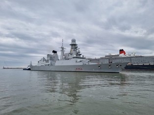 Szef MON: Do Polski przybył włoski niszczyciel rakietowy; wzmocni obronę wybrzeża