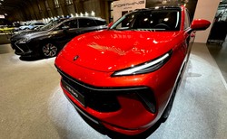 Nowa marka rozbiła bank. Oto tani SUV i rodzinny van. Cena hitem