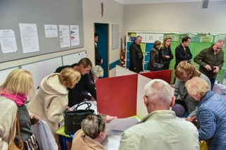 Dyrektor toruńskiej delegatury KBW: Kolejki przed komisjami; kilkanaście próśb o karty z rezerwy