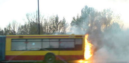 Spłonął autobus w stolicy. Pasażerowie uciekli.