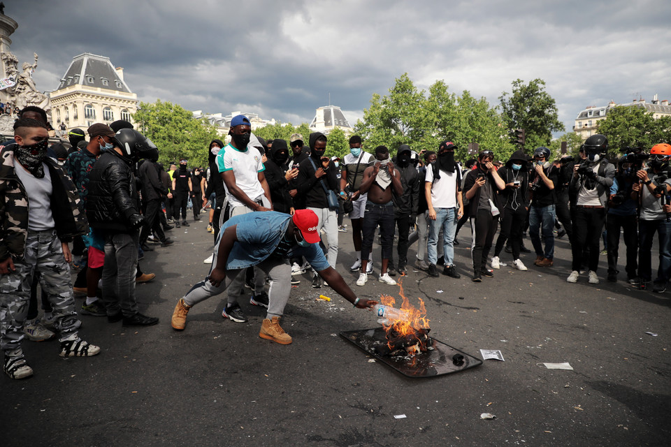 Protesty we Francji przeciwko rasizmowi i brutalności policji