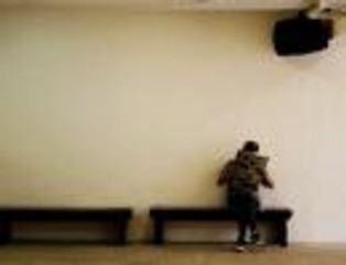 Za starzy na pracę, za młodzi na emeryturę. Pokolenie Polaków żyje z dnia na dzień