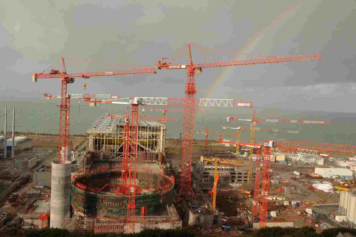 Elektrownia atomowa we Flamanville we Francji EPA JEAN YVES DESFOUX FRANCE OUT BELGIUM OUT