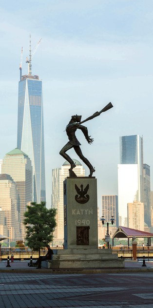 Pomnik Katyński jednak zostanie? Platta: Prawo stanowe zabrania przesuwania monumentów, w których są prochy