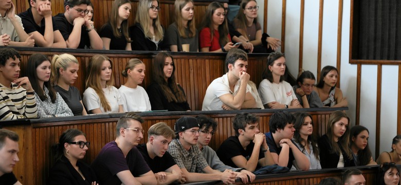 10 tys. złotych stypendium dla studenta na początek. Potem kolejne bonusy