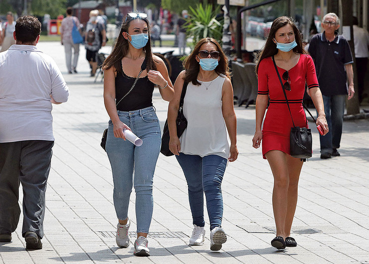 Nošenje maski i držanje distance obavezno je u borbi protiv epidemije
