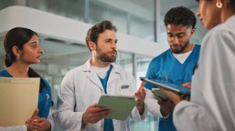 podwyżki płac w ochronie zdrowia zostaną przesunięte