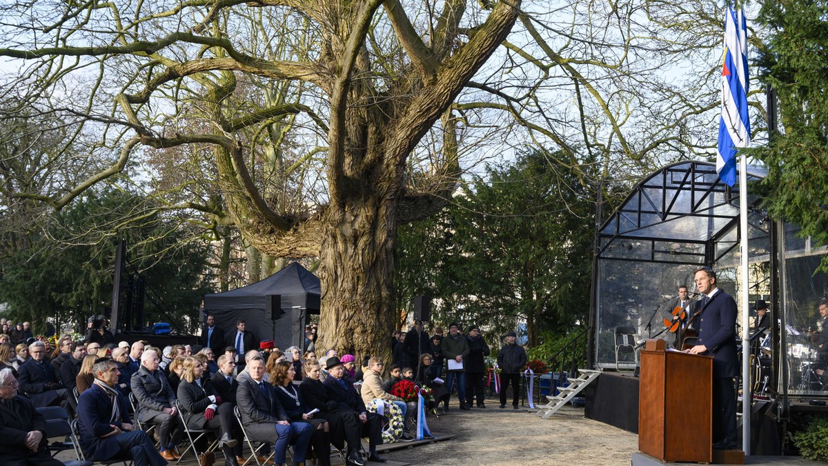 <strong>W przeddzień Międzynarodowego Dnia Pamięci o Ofiarach Holokaustu premier Holandii Mark Rutte w niedzielę po raz pierwszy przeprosił w imieniu rządu holenderskich Żydów za prześladowania, jakich doświadczyli podczas II wojny światowej ze strony ówczesnych władz.</strong>