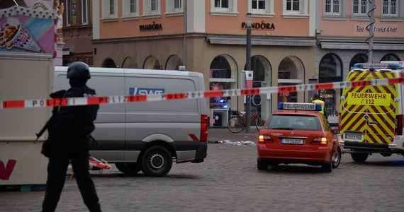 Niemcy: Samochód zderzył się z deptakiem w Trewirze, co najmniej dwie osoby nie żyją, wiele jest rannych