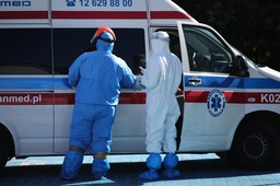 Ratownik medyczny otrzymał pierwszą dawkę szczepionki. Przed drugą zachorował na COVID-19