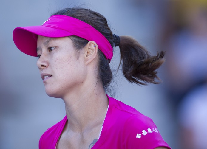 <b>2. Na Li</b> - w 2012 roku zarobiła <b>18,4 mln dol.</b>
<br>
<br>
Sukces finansowy z 2012 roku Chinka zawdzięcza przede wszystkim rewelacyjnym wynikom z wcześniejszego sezonu. Świetne wyniki sportowe przyniosły zawodniczce dochodowe umowy z Mercedesem-Benz, Samsungiem Electronics i kilkoma chińskimi firmami.
<br>
Ten sezon już był o wiele gorszy, co znalazło odzwierciedlenie w jej zarobkach. Z blisko 20 mln dol., jakie zarobiła w 2012 roku, tylko nieco ponad 2 mln wywalczyła na korcie.