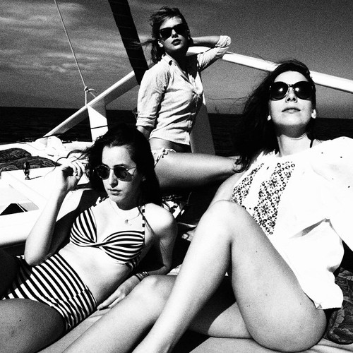 Taylor Swift odpoczywa na Hawajach z siostrami Haim