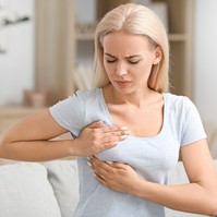 Lehet, hogy eddig rosszul tudta: nem csak csomóval jelezhet a tumor! Ez a mellrák 7 szokatlan tünete