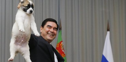 Prezydent Turkmenistanu odsłonił pomnik psa. Gigantyczna figura stanęła w stolicy