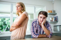 Ratunku! Własny mąż to jedno z najczęstszych źródeł kobiecego stresu. Czym mężczyźni tak irytują partnerki?