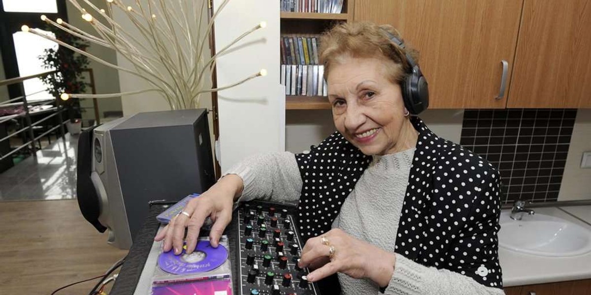 DJ KRYCHA KRYSTYNA MAROSZ PANI PUSZCZA MUZYKE W KLUBIE SENIORA