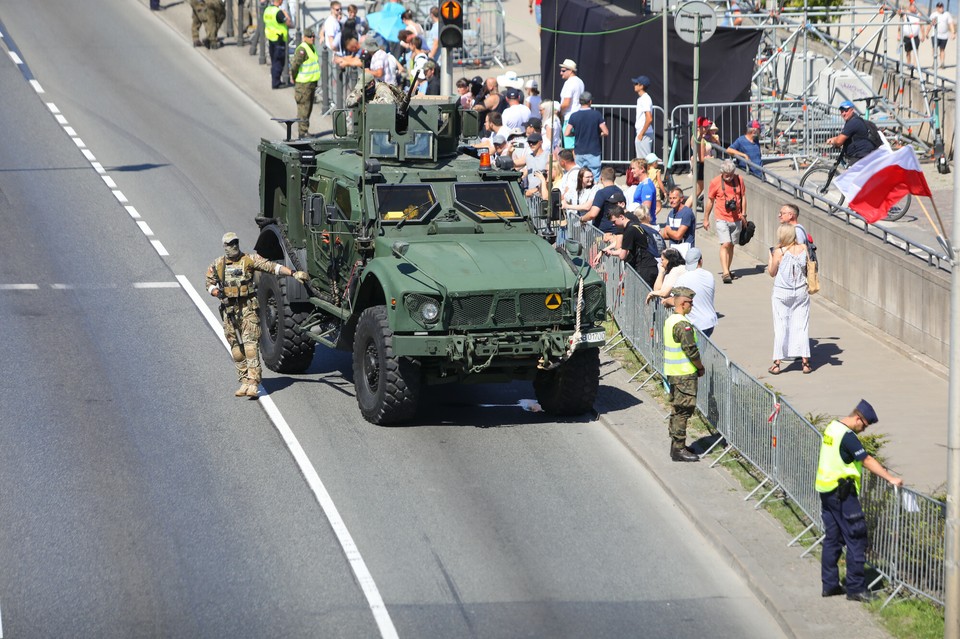 Defilada z okazji Święta Wojska Polskiego [ZDJĘCIA]