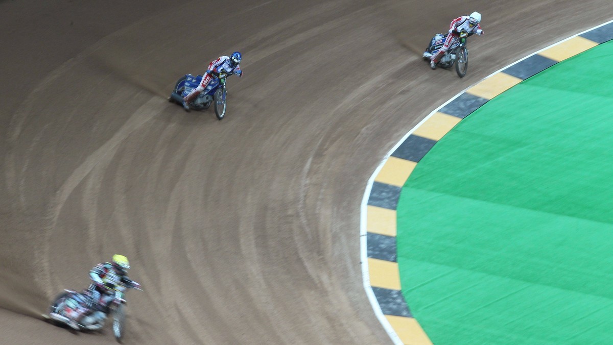 Ciąg dalszy zamieszania z nieudanym Grand Prix Polski na Stadionie Narodowym w Warszawie. Część kibiców wysłała do organizatorów zawodów wezwanie do zapłaty za bilety. Jeśli żądanie nie zostanie spełnione, w przyszłym tygodniu zostanie wniesiony zbiorowy pozew.