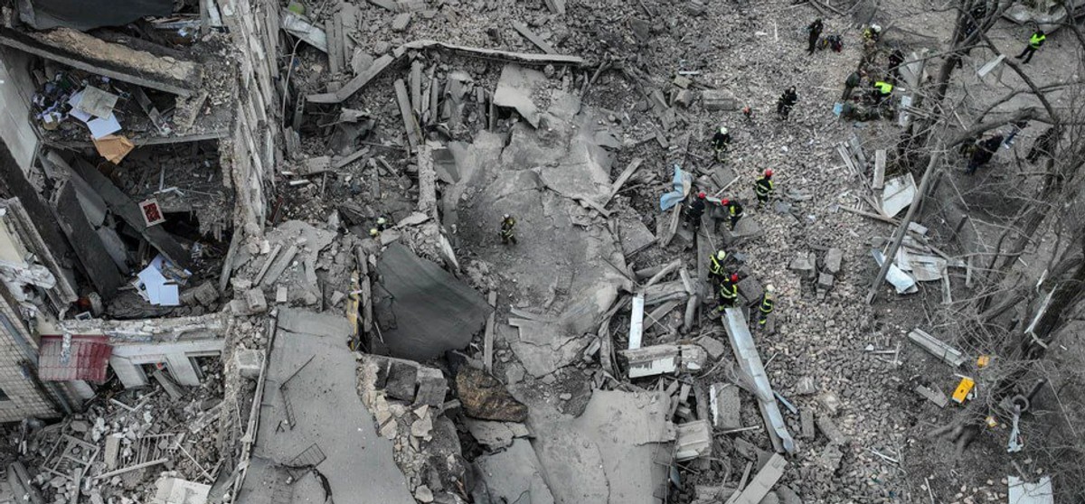 Budynek w Kijowie po ataku 25 marca 2025