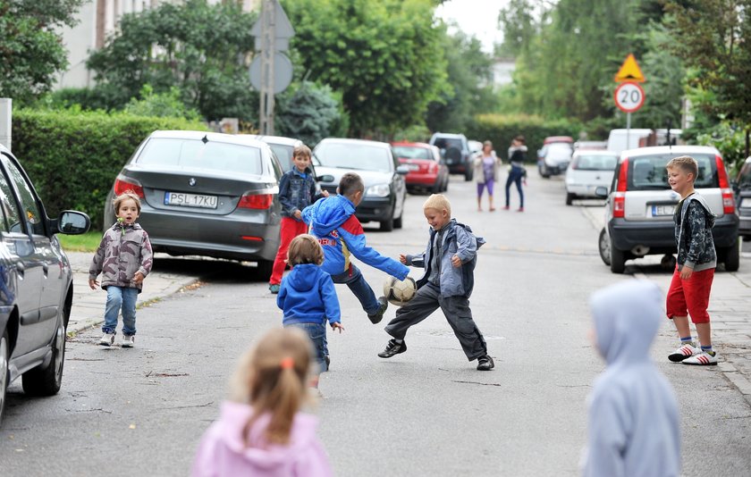 Dzieci chciałyby mieć plac zabaw przy ul. Kwarcowej