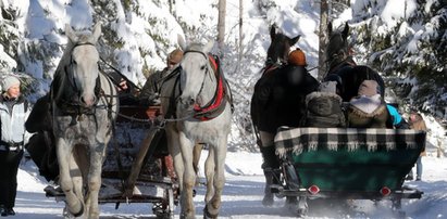 Turyści chcieli zjechać saniami z Morskiego Oka. Zabrakło miejsc