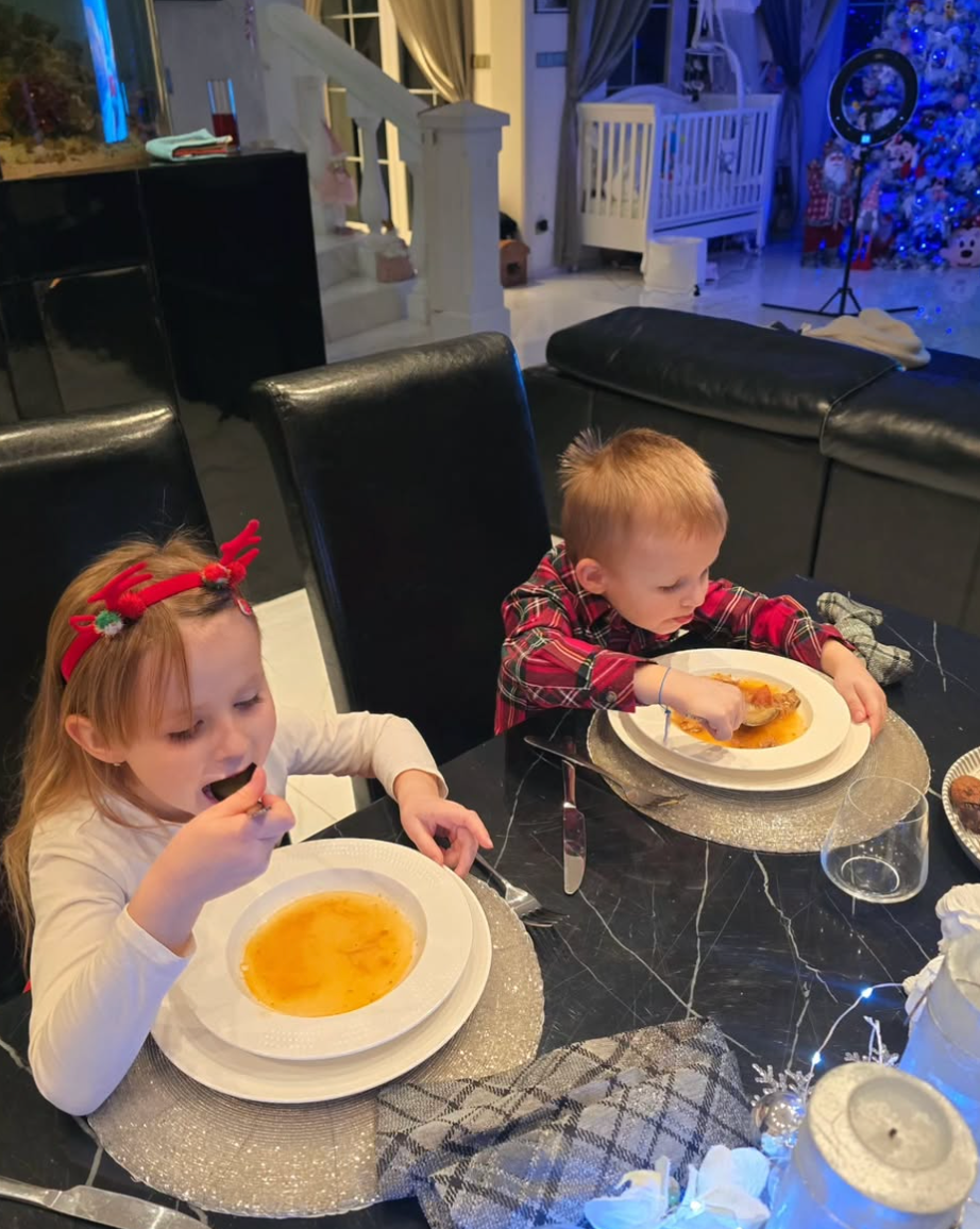 Lela Ceterová s deťmi. 