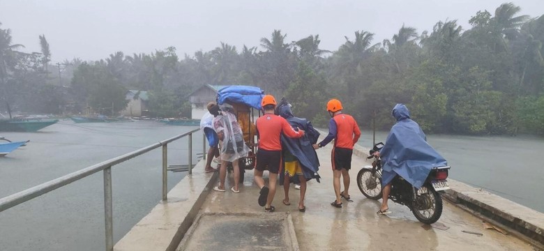 Alert najwyższego stopnia. Supertajfunu Fung-wong nadchodzi. Milion osób ewakuowanych