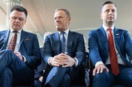 25. rocznica uchwalenia konstytucji RP. Od lewej: Szymon Hołownia, Donald Tusk i Władysław Kosiniak-Kamysz, Warszawa, 2 kwietnia 2022 r.