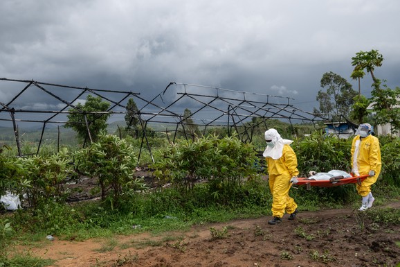 Ebola odnela živote volontera Crvenog krsta u Kongu: Virus se širi i van granica zemlje