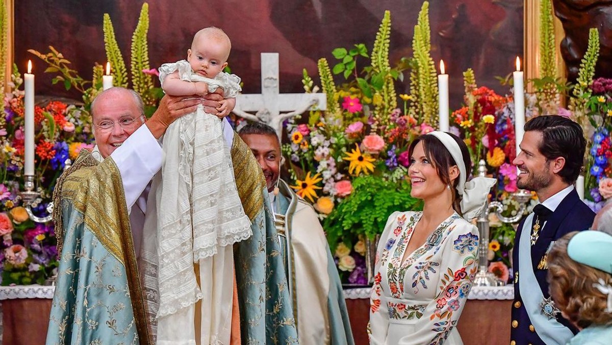 Szwedzki książę Karol i jego żona Zofia ochrzcili syna