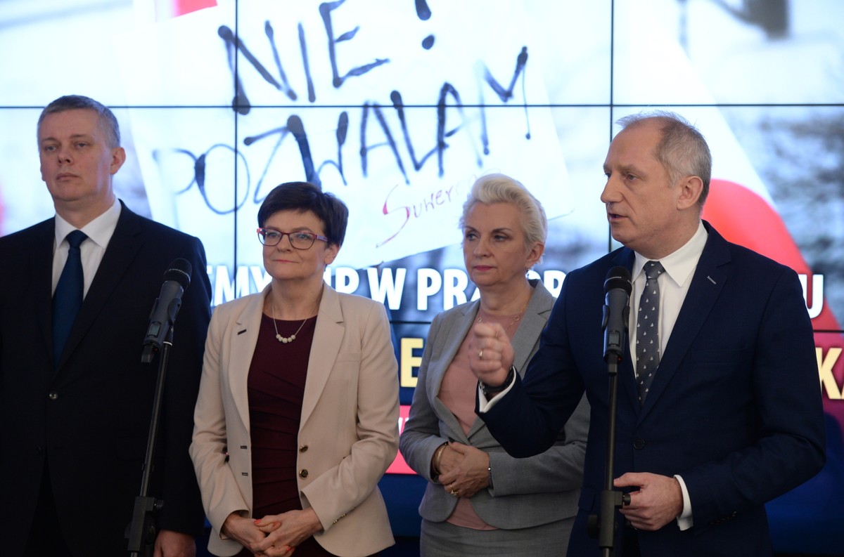 Posłowie PO podczas konferencji prasowej w Biurze Krajowym Platformy, PAP/Jacek Turczyk