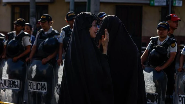 Članovi sekte Lev Tahor protestuju ispred pritvorskog centra gde su poslata deca koju su gvatemalske vlasti spasile | Foto: Getty Images