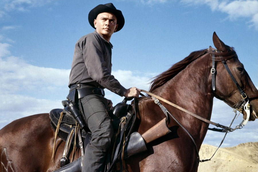 Yul Brynner jako Chris Adams w filmie "Powrót siedmiu wspaniałych" (1966)