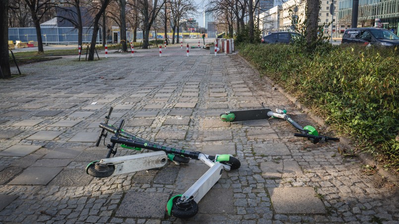 COVID-19 koronawirus pandemia hulajnoga hulajnogi wypożyczalnia Lime