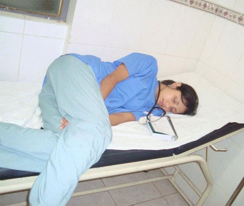 Tak lekarze śpią w pracy!