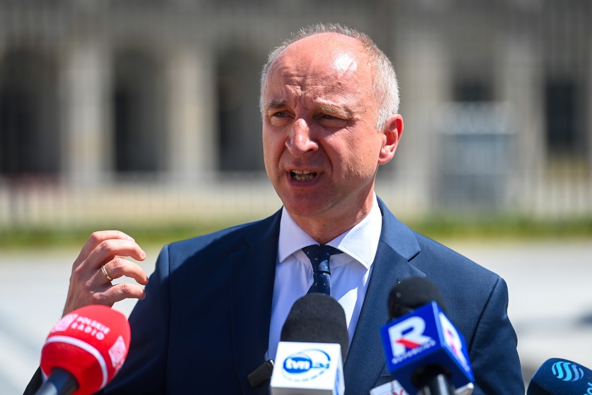 Sekretarz stanu w Kancelarii Prezydenta RP Wojciech Kolarski podczas briefingu prasowego przed Pałacem Prezydenckim w Warszawie, Prezydent Andrzej Duda spotkał się w Pałacu Prezydenckim z protestującymi rolnikami ze Związku Rolniczego "Orka"