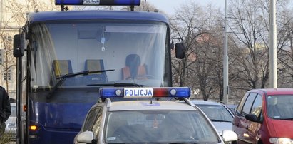 Złodziej zrobił policjantom striptiz i dzięki temu...