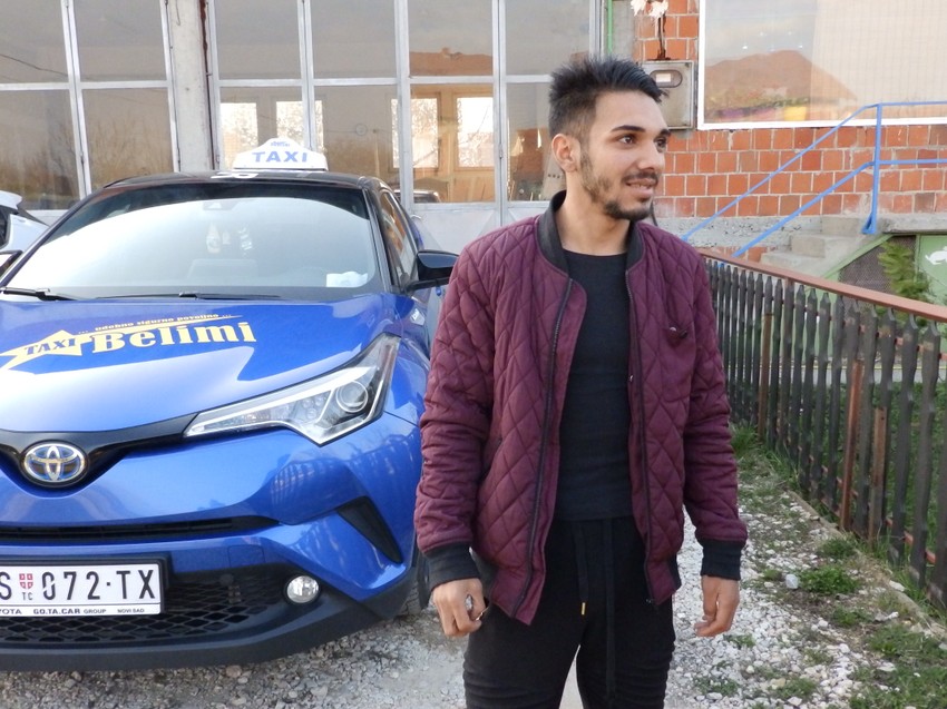  Nisam odmah shvatio da je u korpi ustvari beba. Kada sam prošli nekoliko kilometra, začuli se nešto nalik plaču. Jedno dete je upitalo majku šta se to čulo, a ona je odgovorila da je mačka, rekao za "Blic" taksista Miloš Mitrović 