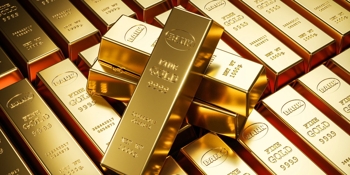 Cena złota przebiła 1900 dolarów i zbliża się do historycznego rekordu