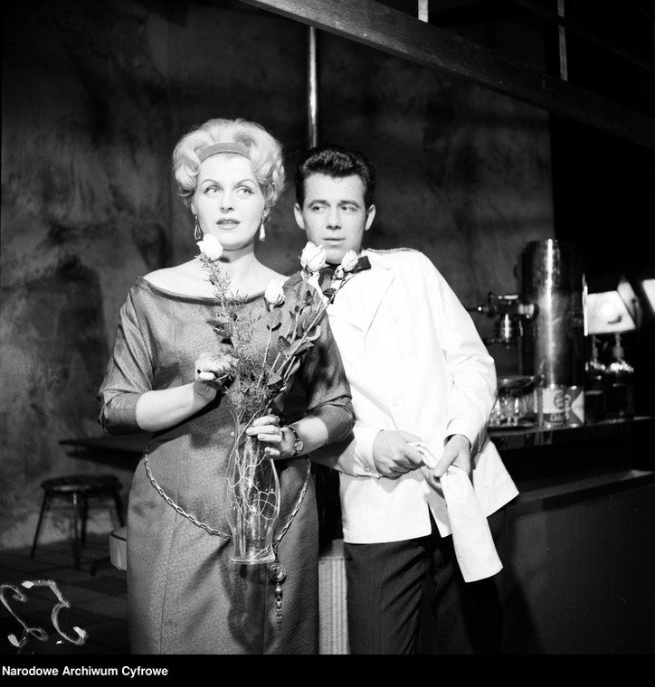 Małgorzata Lorentowicz i Tadeusz Janczar na scenie Teatru Powszechnego, 1962 r.