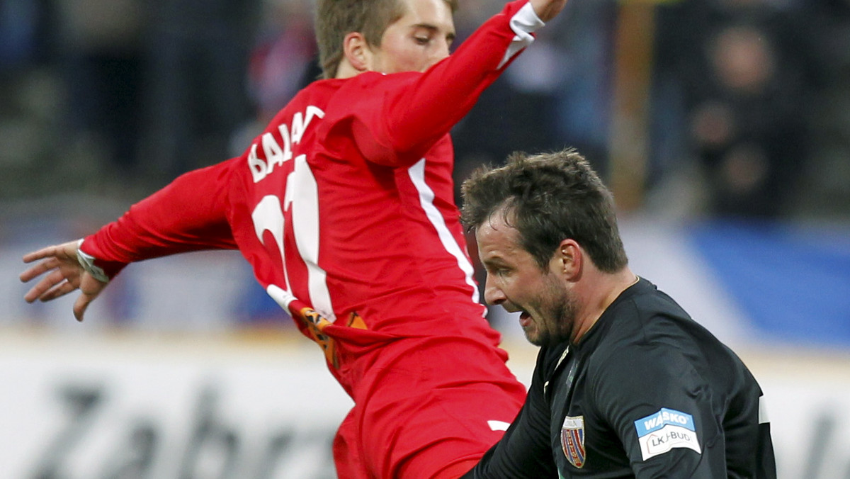 W meczu 12. kolejki Ekstraklasy Górnik Zabrze zremisował z Polonią Bytom 1:1 (1:0). Goście tym samym przerwali fatalną serię - po raz pierwszy od ponad 30 lat przywiozą z Zabrza zdobycz punktową.