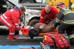 Tak wypadek wygląda z bliska. Ćwiczenia służb na A4