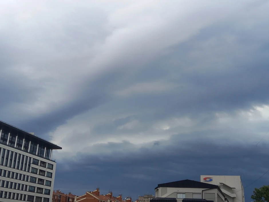 Crni oblaci nad Novim Sadom