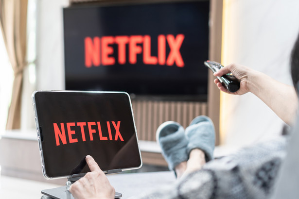 5 najchętniej oglądanych seriali w Polsce na Netflix. Sprawdź, co obejrzeć w jesienne wieczory