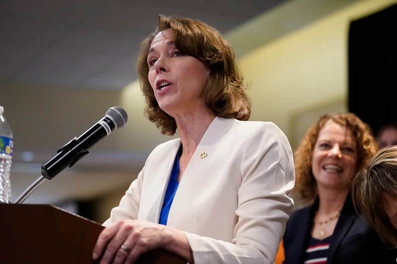 Suzan Kraford je pobedila Breda Šimela na izborima za Vrhovni sud Viskonsina