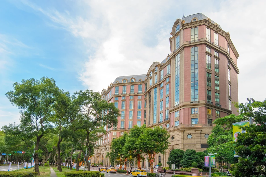 Hotel Mandarin Oriental w Tajpej na Tajwanie, którego właścicielem rzekomo miał być Calvin Lo. To również okazało się nieprawdą