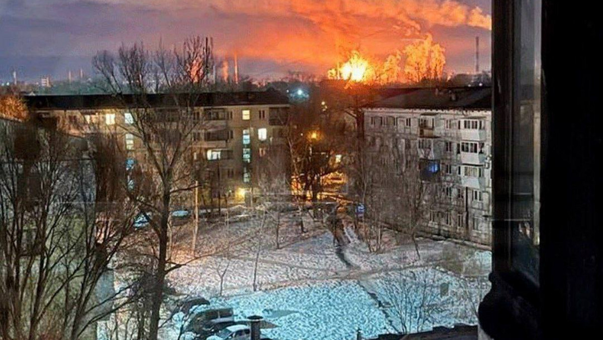 Rosyjska ropa w cieniu dronów. "Doszło do serii eksplozji i pożaru" [WIDEO]