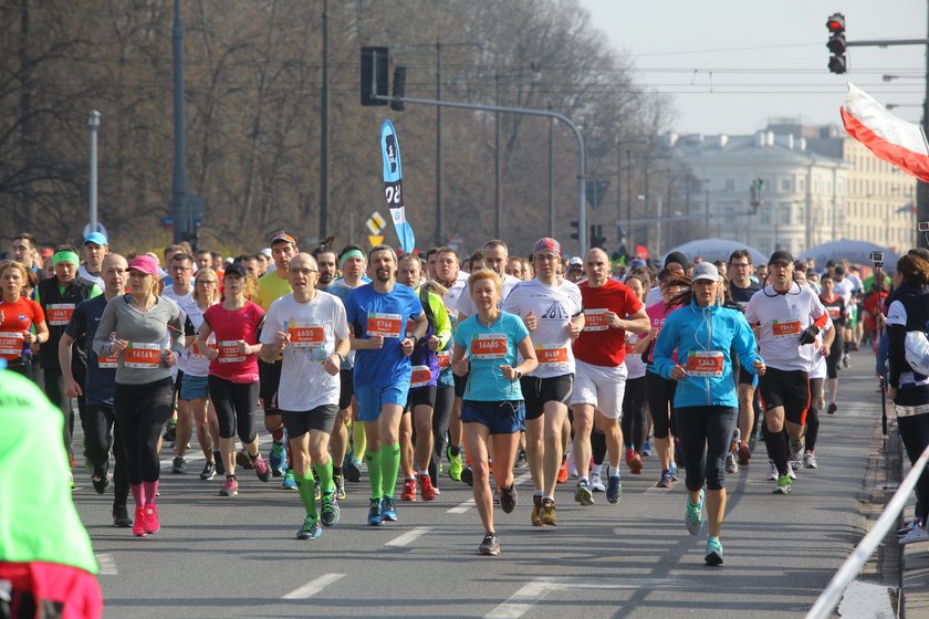 W niedzielę kilka tysięcy maratończyków pobiegnie ulicami stolicy. Szykują się spore utrudnienia na drogach